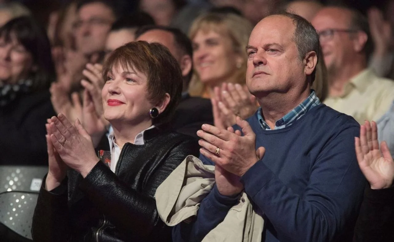 Zorica Kondža i Joško Banov plješću u publici na kulturnom događaju