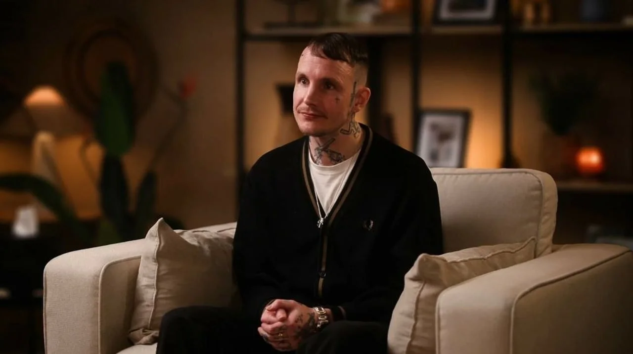 Blake Fielder-Civil sjedi u naslonjaču tijekom intervjua