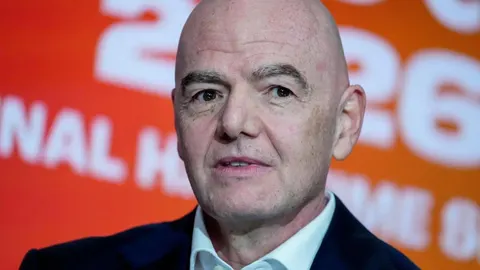 Portret Giannino Infantino, predsjednika FIFA-e, u tamnom odelu