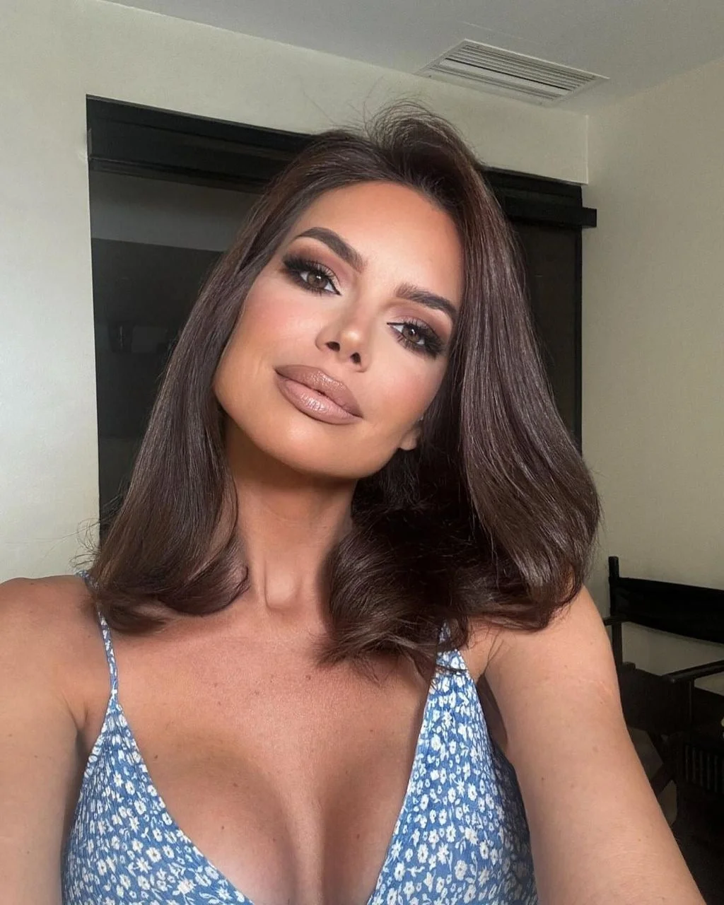 Portret Ive Jerković s uređenom frizurom i šminkom