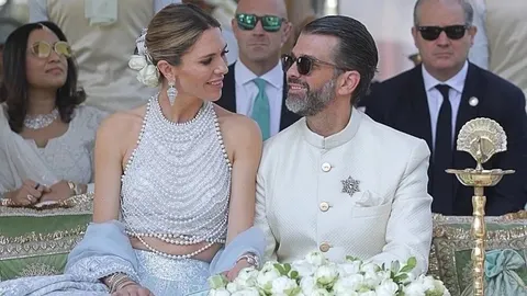 Donald Trump Jr. i Bettina Anderson u elegantnoj bijeloj odjeći