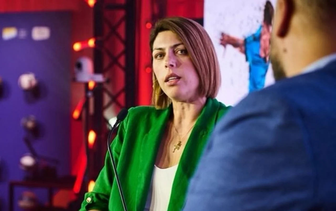 Blanka Vlašić u zelenom sakou govori u mikrofon