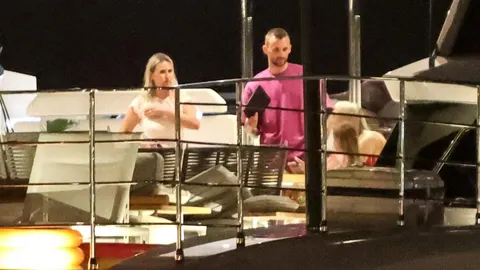 Marcelo Brozović i partnerica u opuštenoj odjeći na terasi