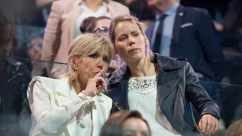 Brigitte Macron i Tiphaine Auzière sjede jedna uz drugu