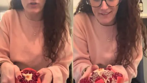 Žena u ružičastom džemperu pokazuje kako pravilno oguliti šipku