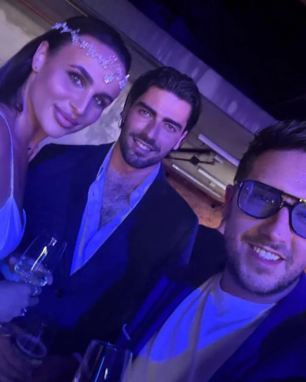 Selfie Mije Miškulin, Šime Eleza i prijatelja u klubu