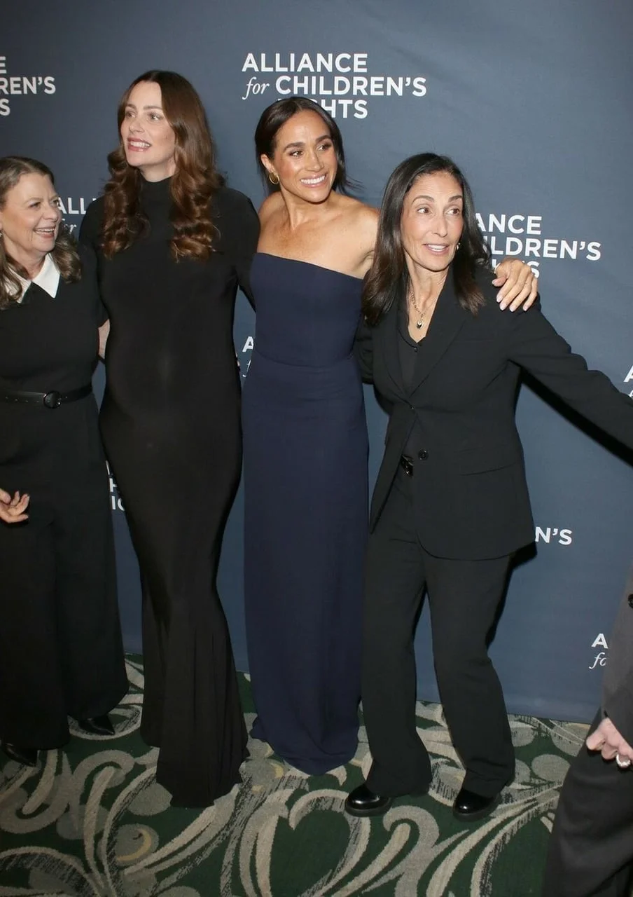 Meghan Markle pozira s kolegicama na proslavi Alliance for Children's Rights