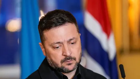 Portret predsjednika Volodimira Zelenskog s ozbiljnim izrazom lica