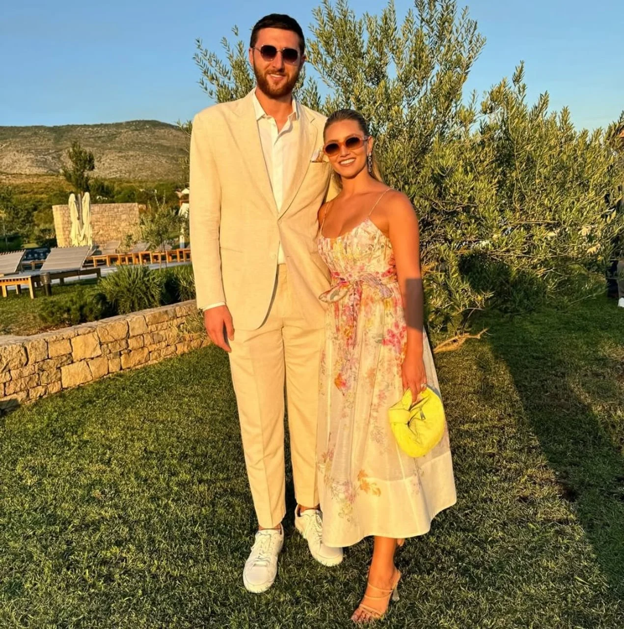 Jusuf Nurkić i Emina Durić u svijetlim ljetnim kombinacijama