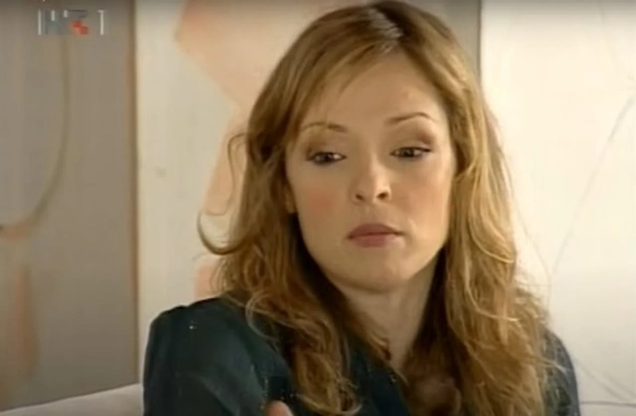Portret Ines Bojanić s ozbiljnim izrazom lica