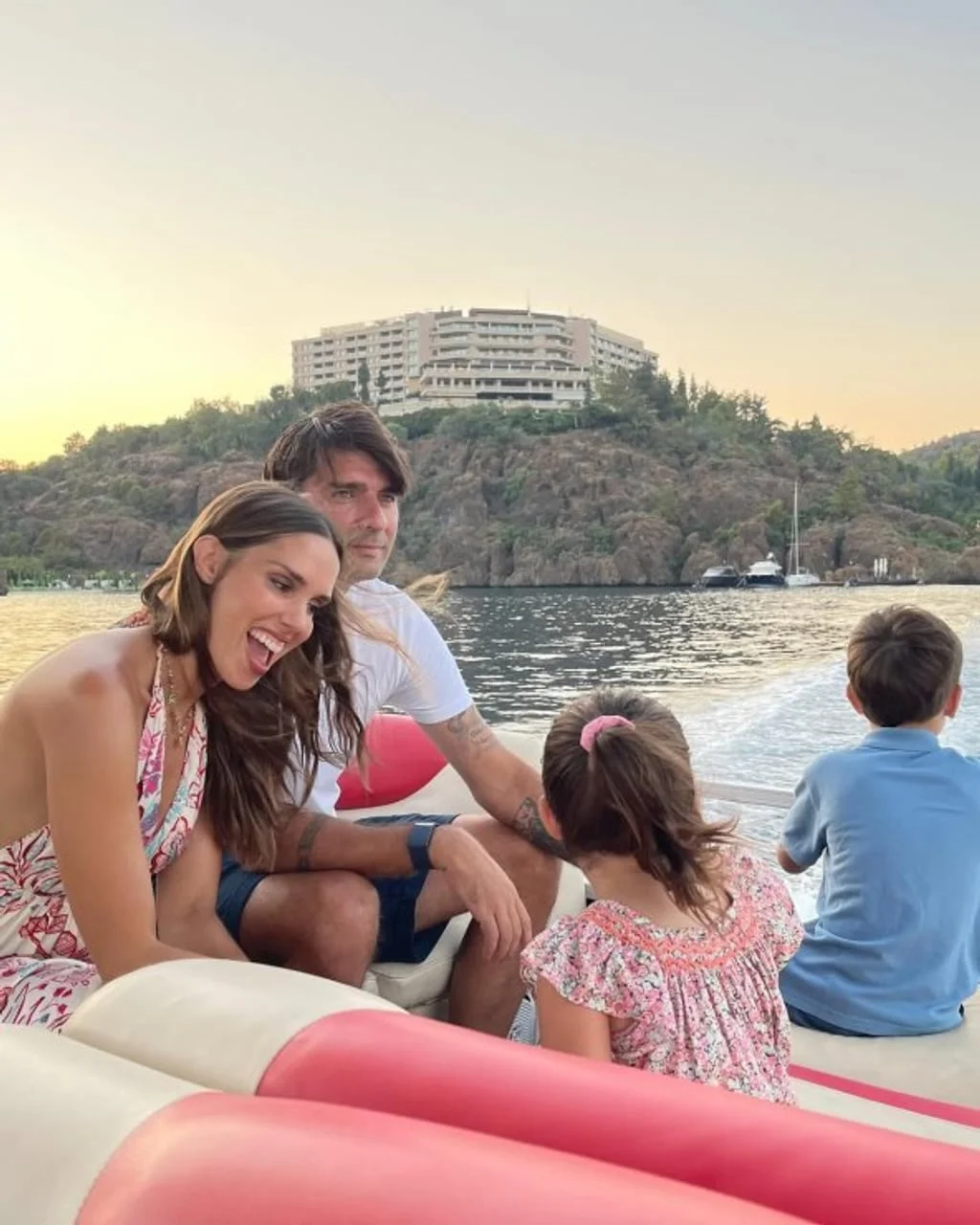 Vedran Ćorluka, partnerica Franka i djeca na brodu tijekom odmora