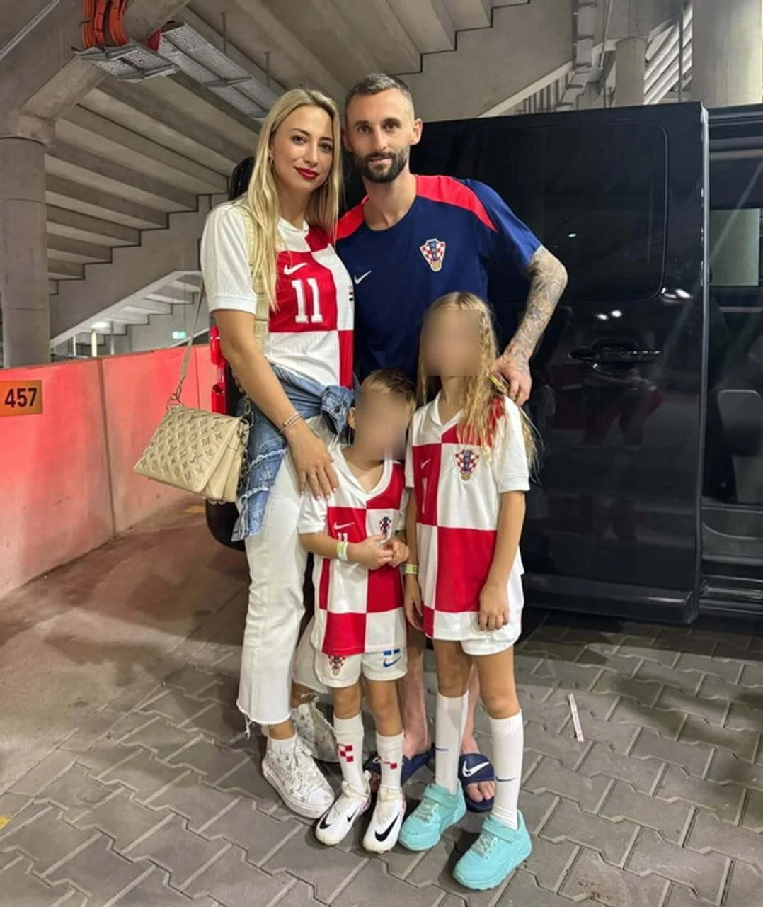 Marcelo Brozović, supruga Silvija i djeca u sportskoj odjeći