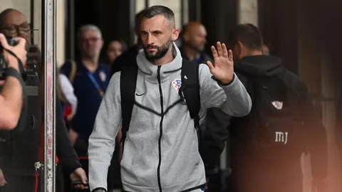 Marcelo Brozović u sivoj trenirci s grbom Hrvatske