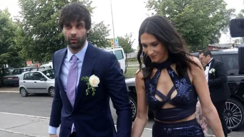 Miloš Teodosić u plavom odelu i Jelisaveta u tegnestoj šljokici
