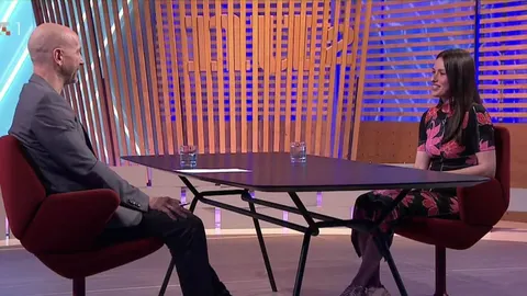 Tihana Nemčić Bojić i sugovornik sjedo u studiju za razgovor