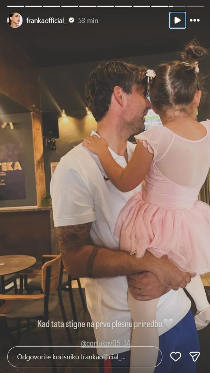 Vedran Ćorluka drži kćer Gitu u ružičastom plesnom kostimu