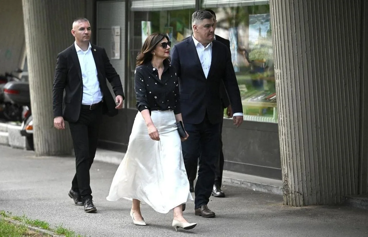 Prva dama Sanja Musić Milanović u prolazu