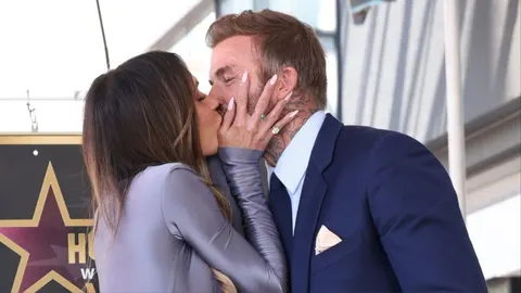 David i Victoria Beckham ljube se na ceremoniji u Hollywoodu
