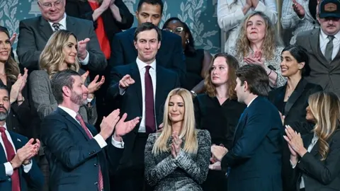 Jared Kushner i Ivanka Trump s članovima obitelji i gostima na službenom događaju