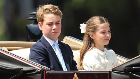 Princ George i princeza Charlotte u otvorenom kočiji