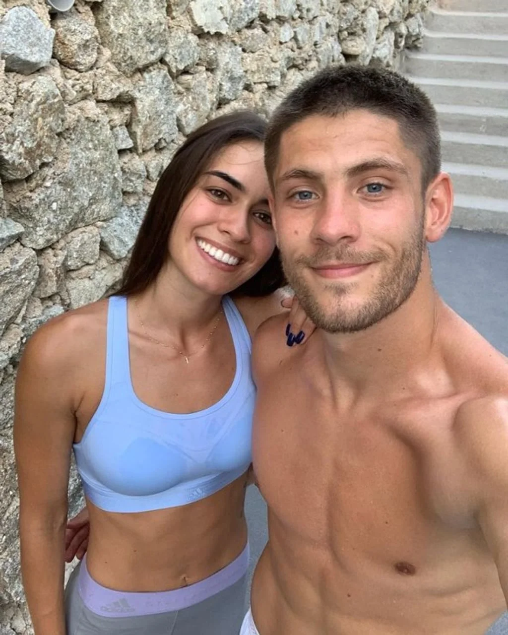 Osmijani Andrej i Mia Kramarić u sportskoj odjeći