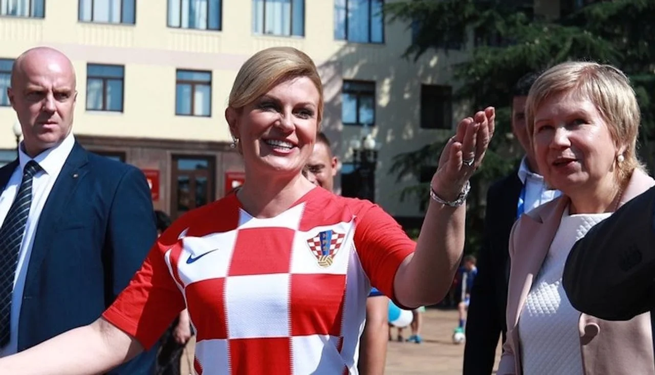 Kolinda Grabar-Kitarović u crveno-bijelom dresu Vatrenih