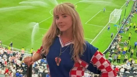 Nicole Artukovich u dresu hrvatske reprezentacije na stadionu