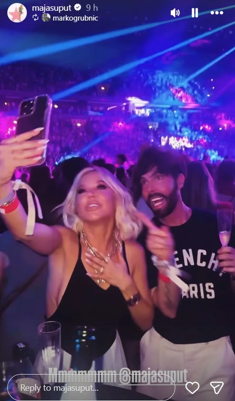 Maja Šuput i Marko Grubnić rade selfie na koncertu