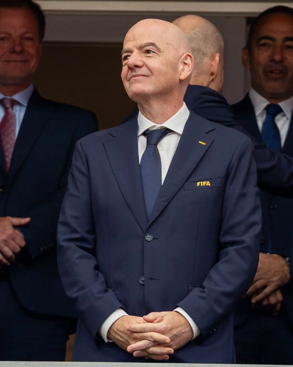 Portret Giannija Infantina u službenom FIFA odelu