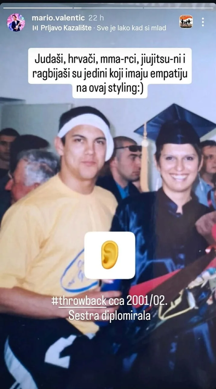 Stara fotografija mladog muškarca u žutoj majici i djevojke u odjeći za diplomiranje.
