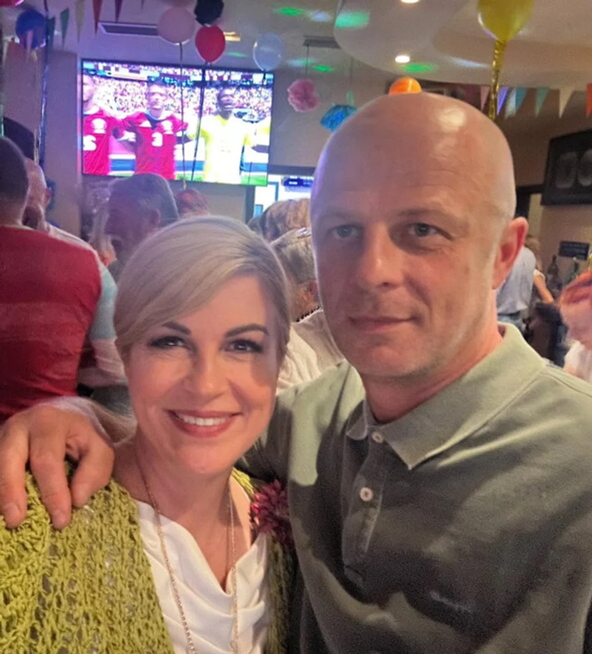 Kolinda Grabar-Kitarović i njezin brat u zatvorenom prostoru