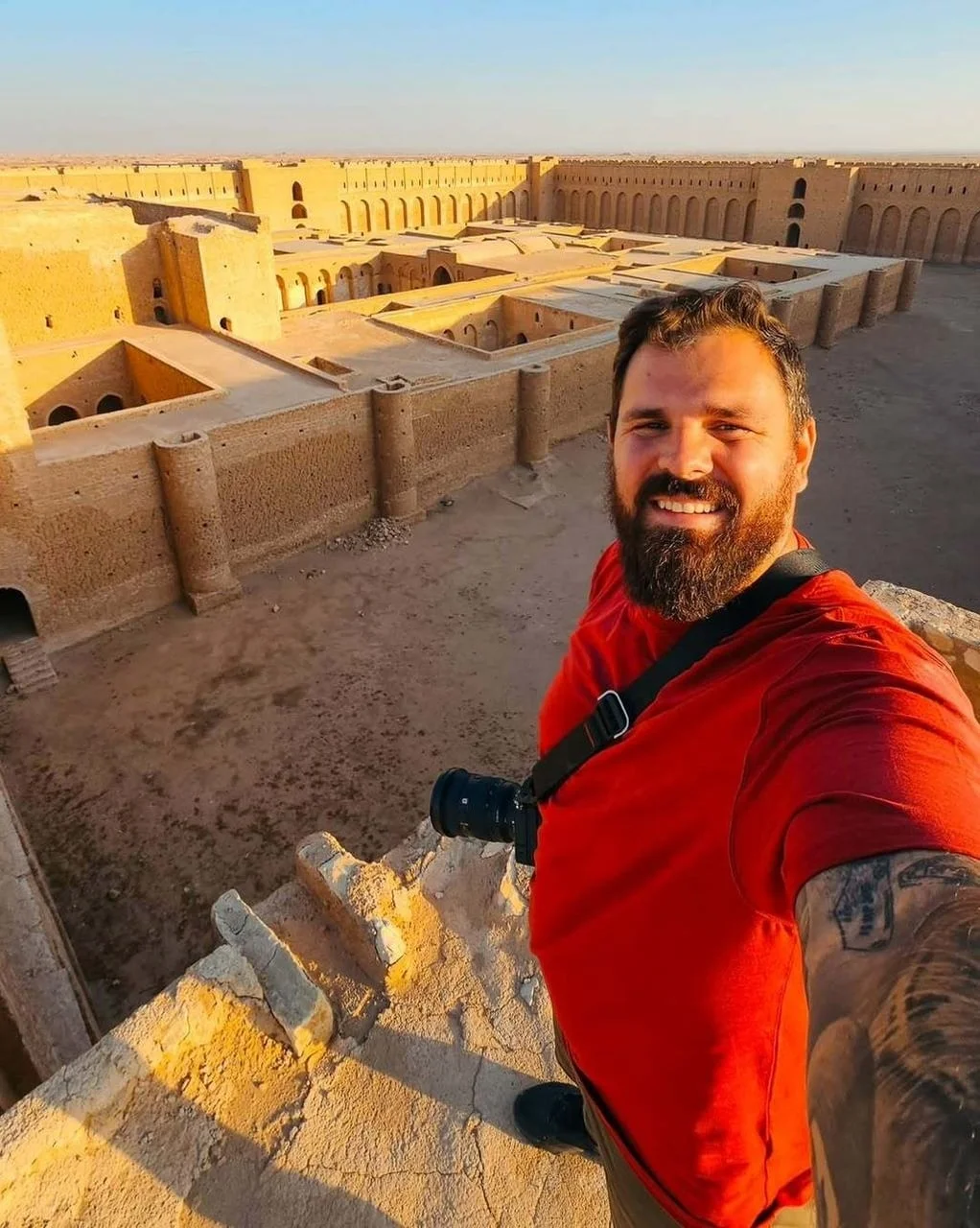 Selfie Kristijana Iličića ispred drevne građevine