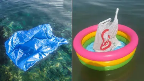 Plava plastična vrećica i bijela vrećica u plavom gumenom krugu u moru