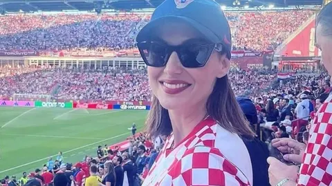 Tatjana Jurić u crveno-bijelom dresu na stadionu u Torontu