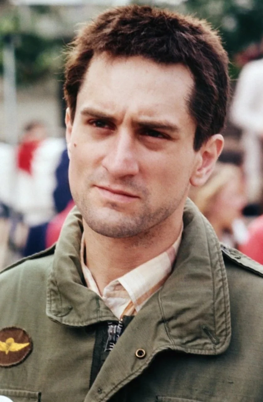 Mladi Robert de Niro u maslinastoj vojnoj jakni