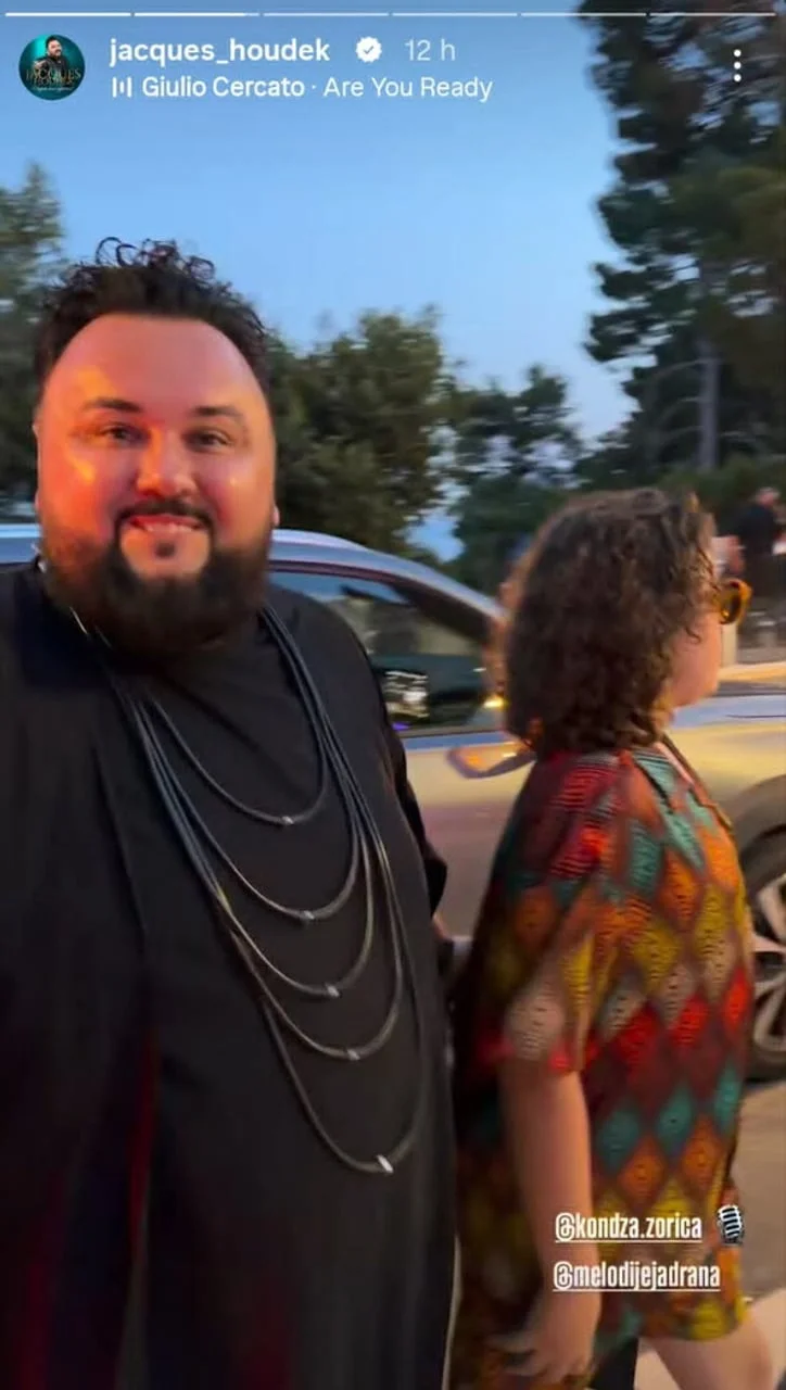 Jacques Houdek i njegov sin David pored automobila
