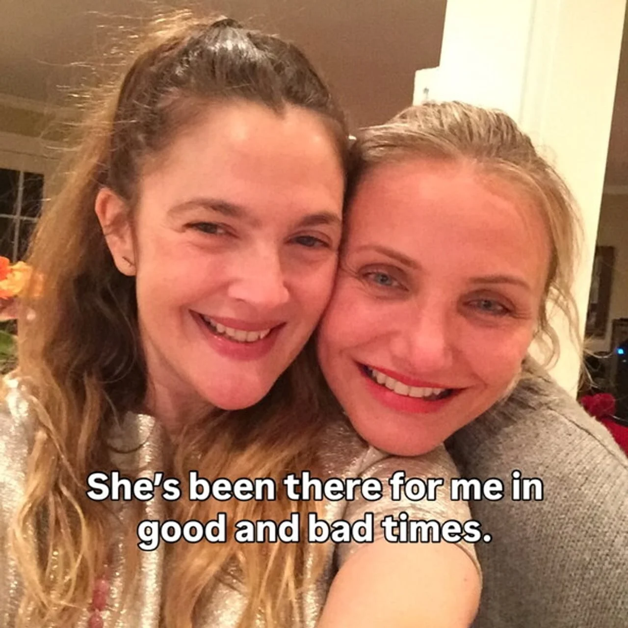 Drew Barrymore i Cameron Diaz zagrljene i nasmijane