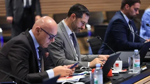 Portret Tracey Allison Glavine i ministra Glavine koji se zagrljaju