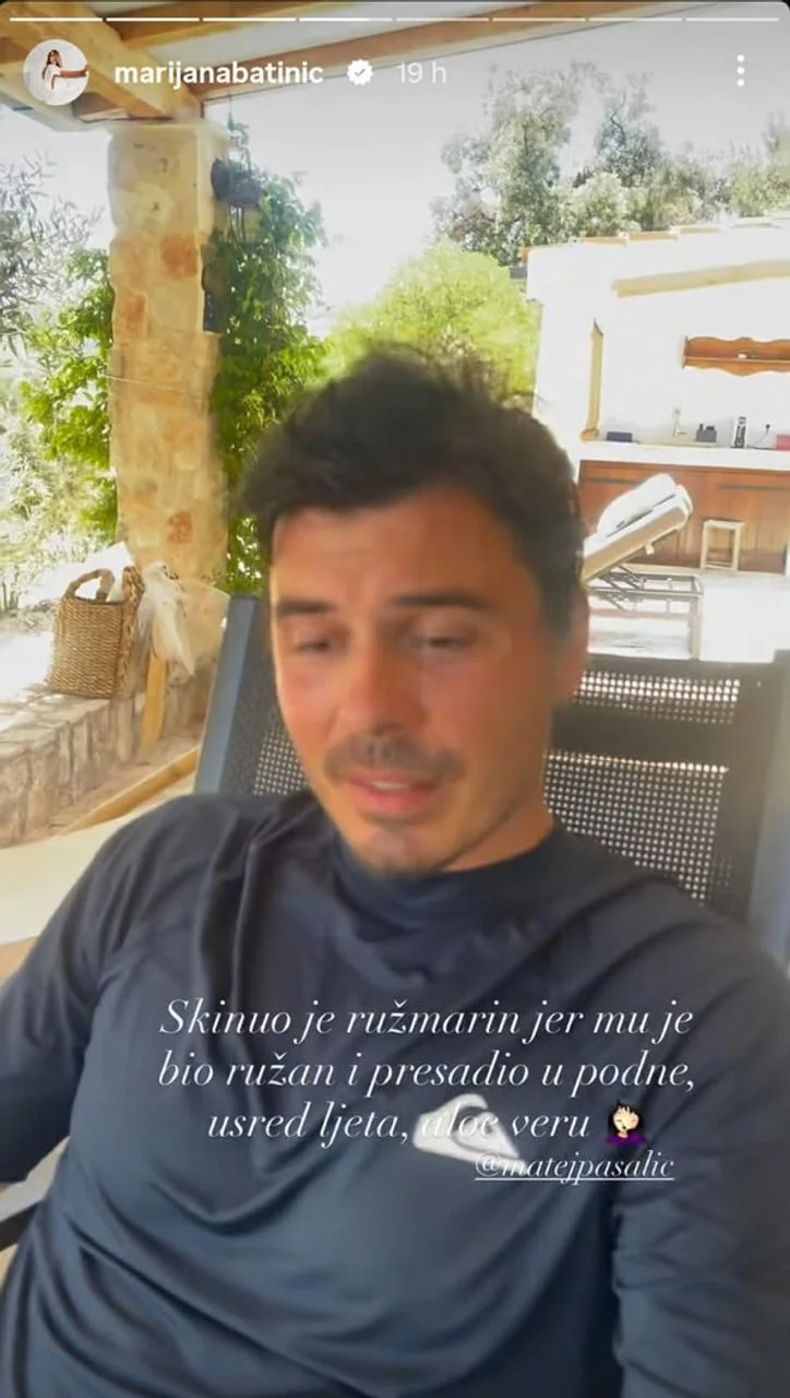 Portret Mateja Pašalića u crnoj majici na terasi