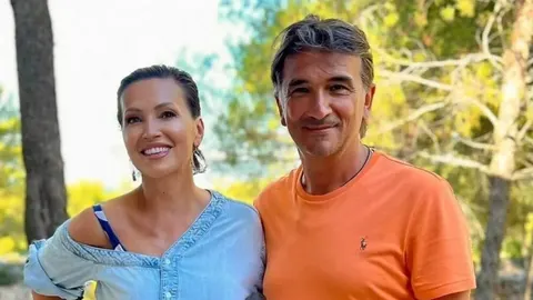 Portret Nine Badrić i Zlatka Dalića u opuštenoj odjeći na otvorenom