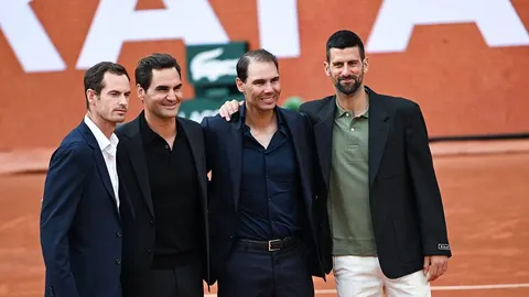 Andy Murray, Roger Federer, Rafael Nadal i Novak Đoković stoje zajedno na teniskom terenu