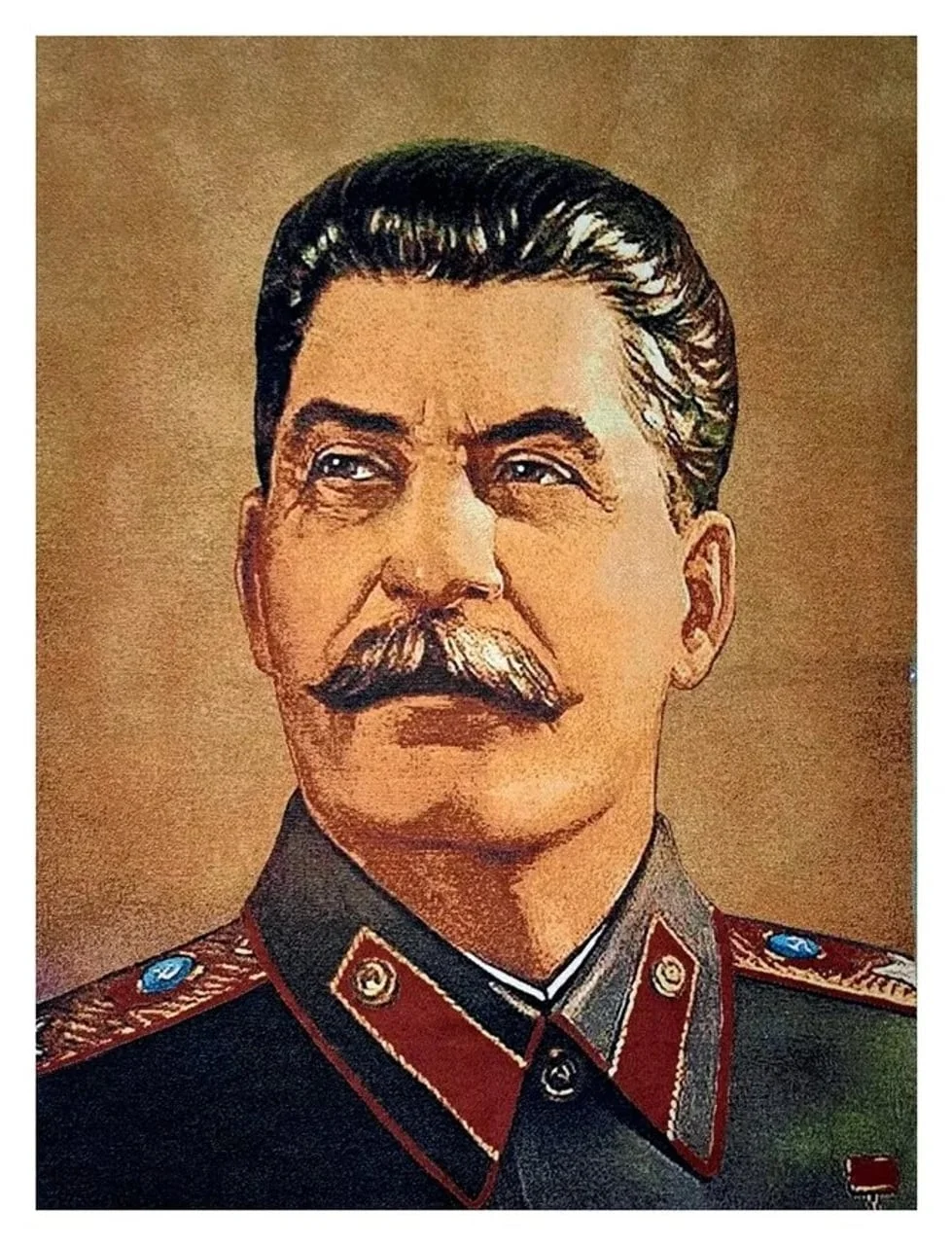 Krupni plan portreta Staljina u vojnoj uniformi