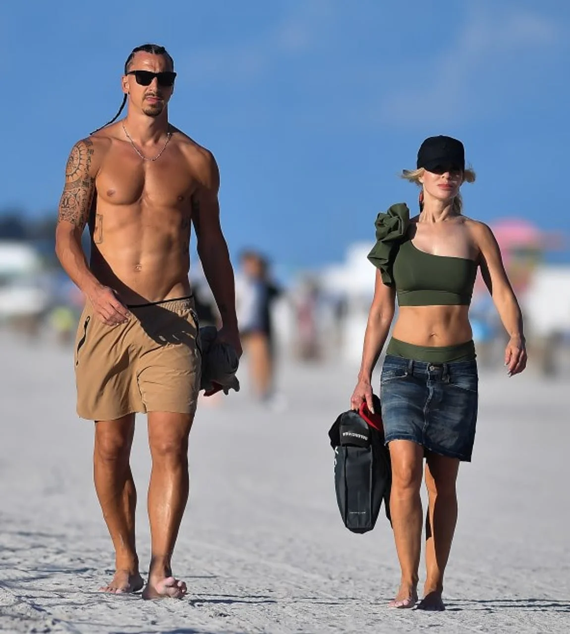 Zlatan Ibrahimović i Helena Seger šetaju pješčanom plažom