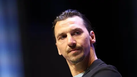 Portret Zlatana Ibrahimovića u crnom saku