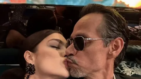Marc Anthony i Nadia Ferreira ljubeć se u bliskom kadru