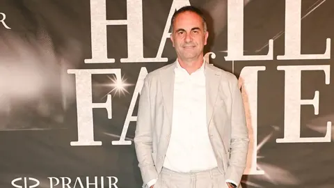 Joška Lokas u svijetlom sakoju ispred pozadine s natpisom Hall of Fame