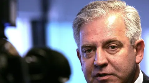 Krupni plan lica Ive Sanadera s ozbiljnim izrazom