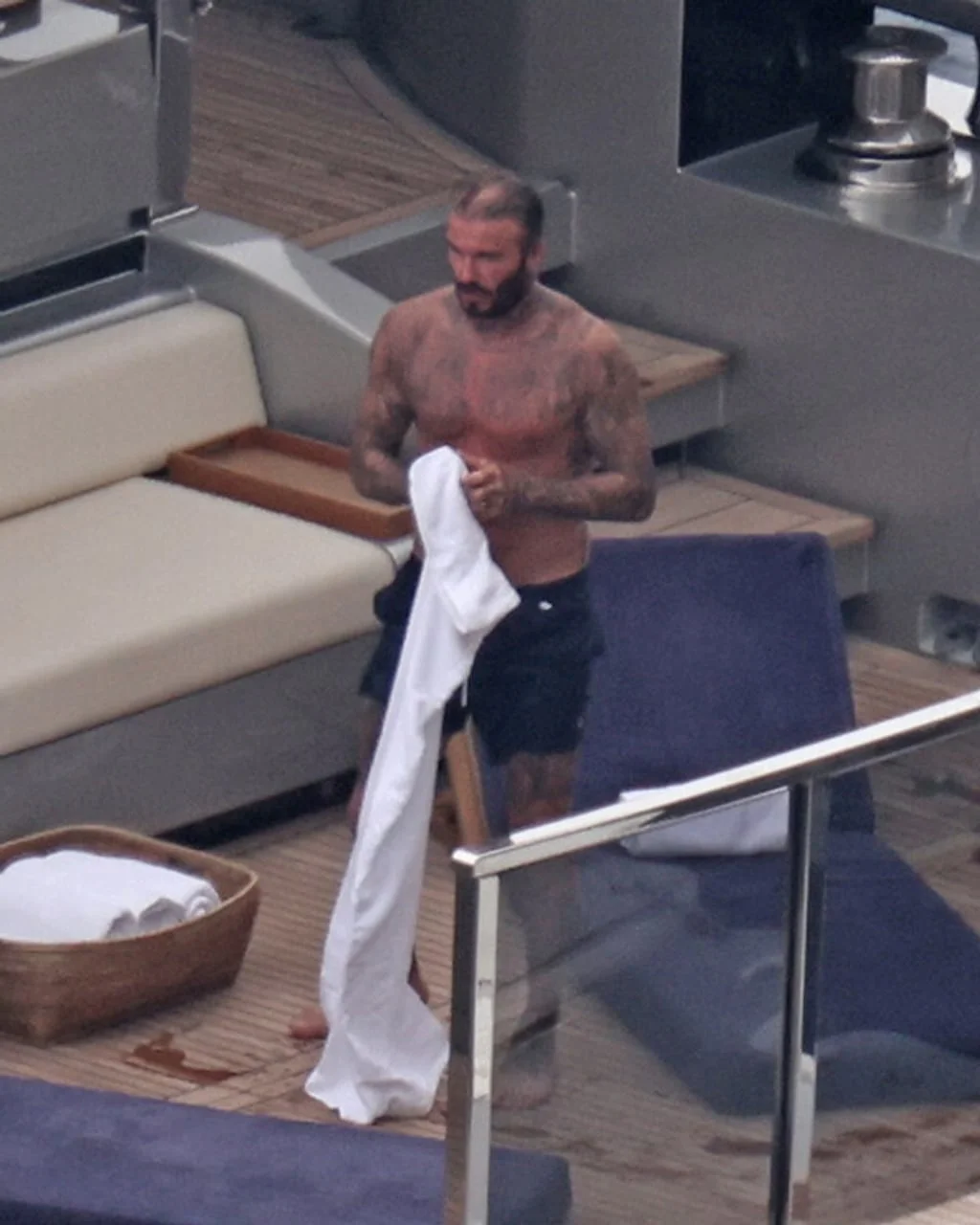 David Beckham bez majice na palubi luksuzne jahte