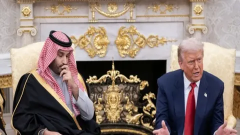 Donald Trump i saudijski knez Mohammed bin Salman u raskošnoj prostoriji