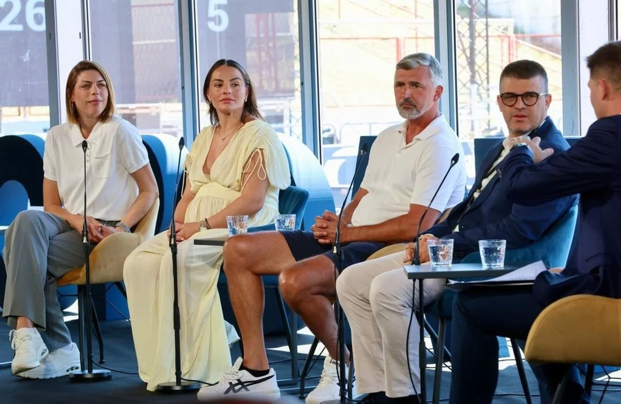 Panel s gostima na kojem sjedi Barbara Matić